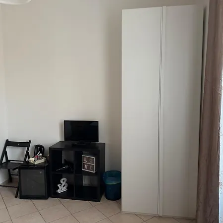 Home&stazione בית הארחה