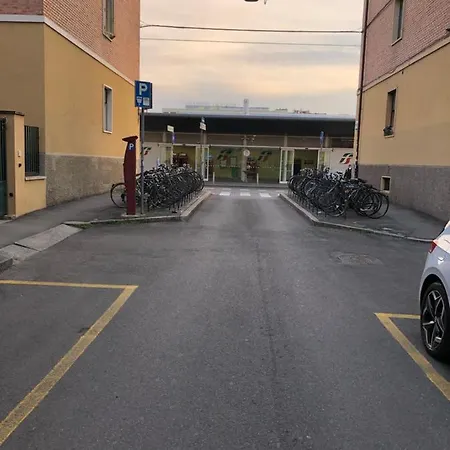 Home&stazione Gæstehus *