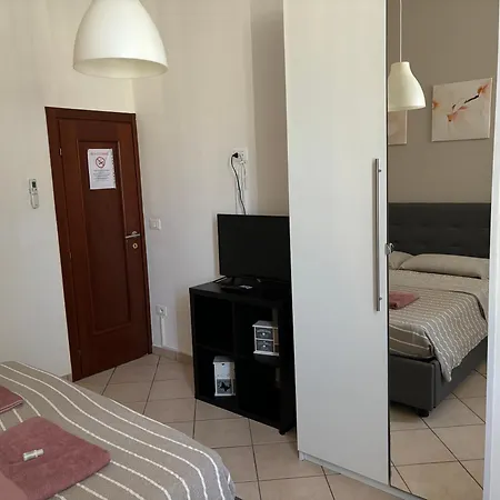 Home&stazione בית הארחה *