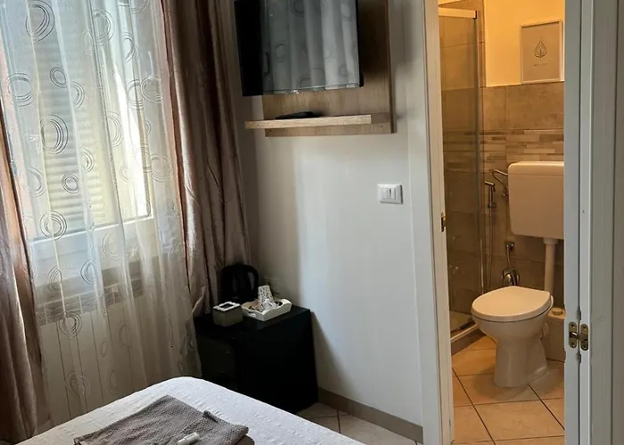 Home&stazione בית הארחה